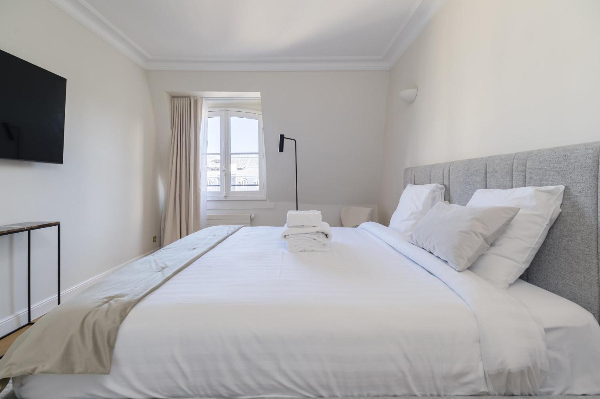 Apartment Luxury - Avenue Montaigne Paris