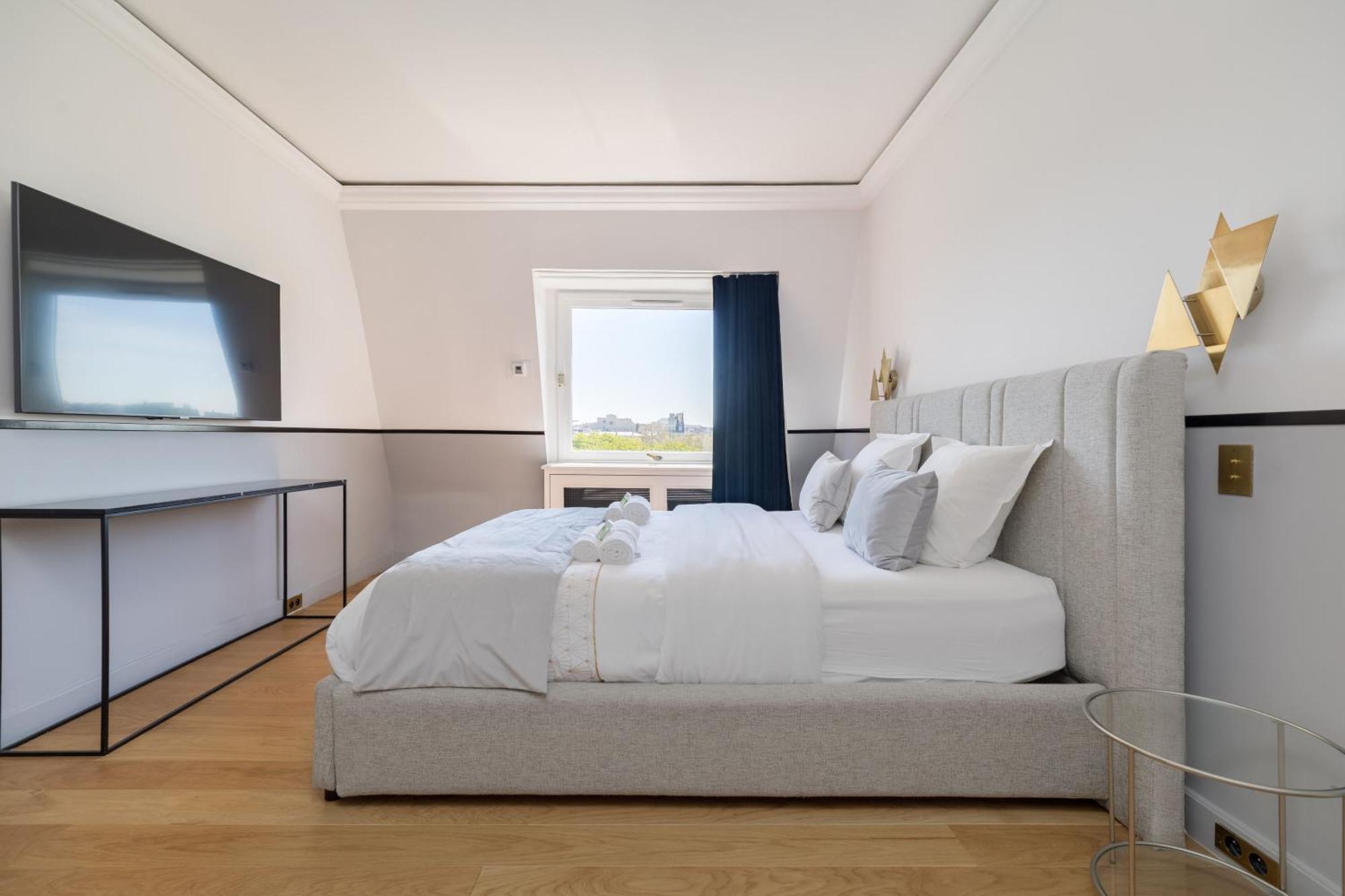 Luxury - Avenue Montaigne Apartment Paris