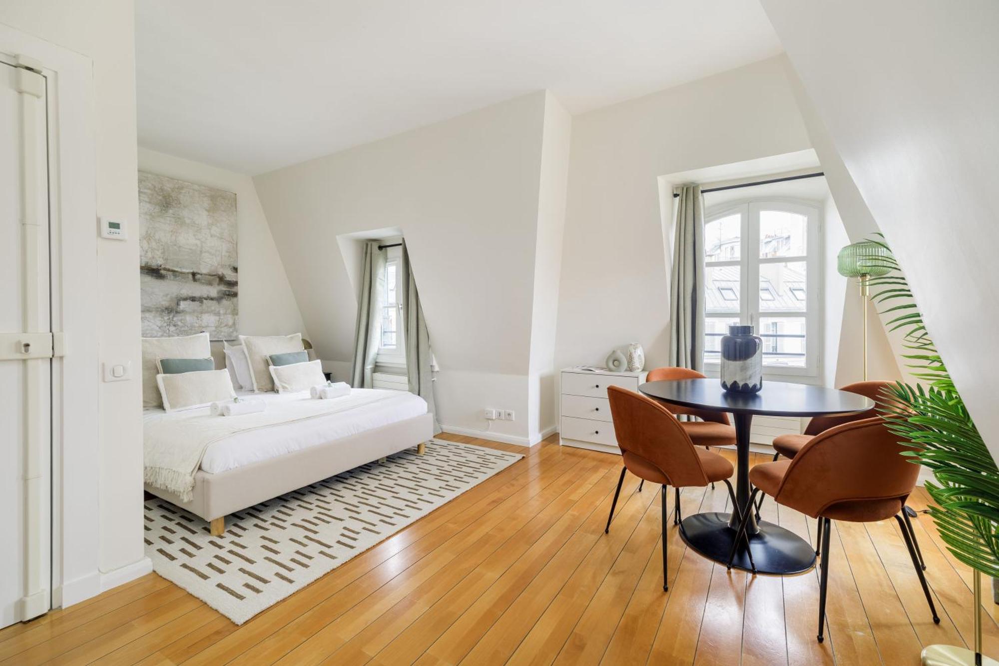 Luxury - Avenue Montaigne Apartment Paris
