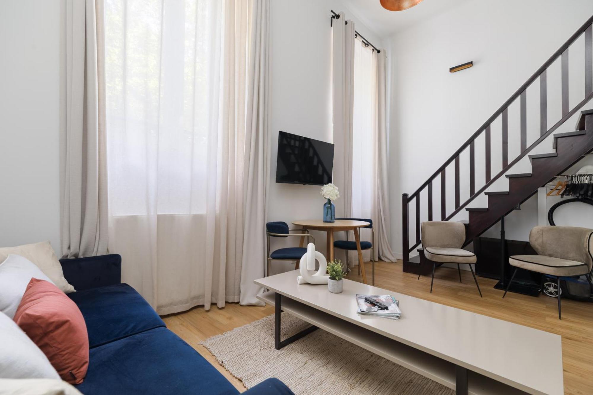 Luxury - Avenue Montaigne Paris