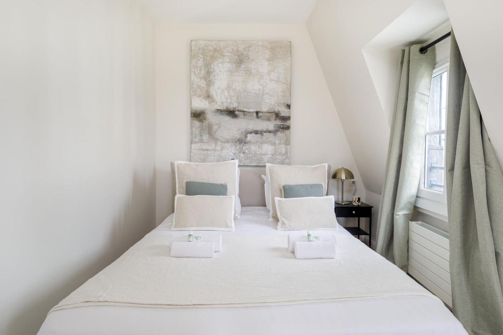 Luxury - Avenue Montaigne Apartment Paris